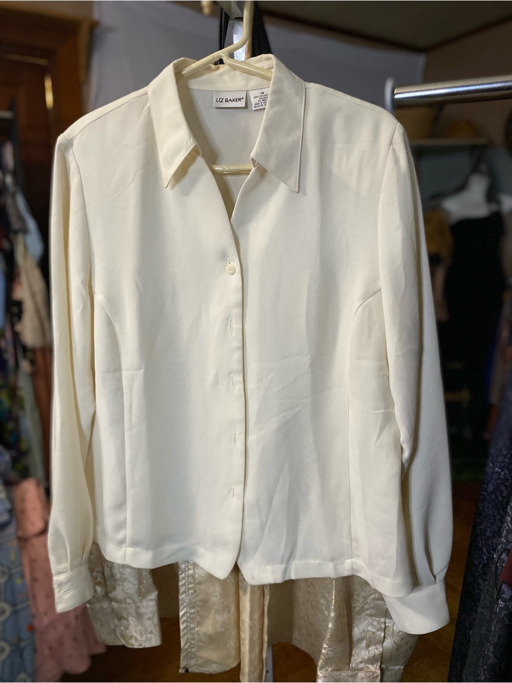 Liz Baker Ivory Button-Front Long Sleeve Shirt